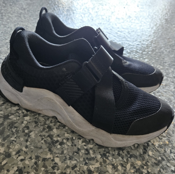 Sorel women’s Kinetic RNEGD strap sneakers size 7.5 good condition - Picture 2 of 9